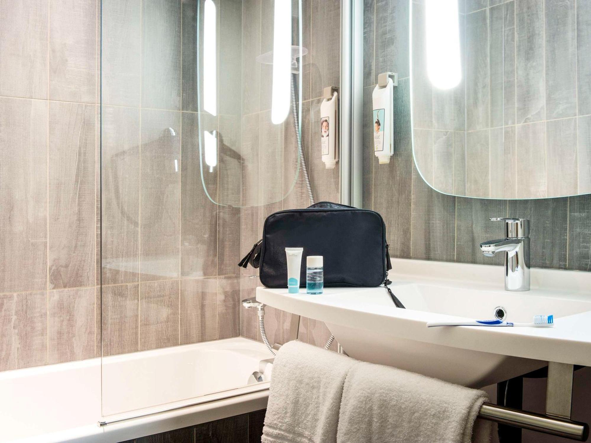 Ibis Paris Le Bourget Ξενοδοχείο La Courneuve Εξωτερικό φωτογραφία